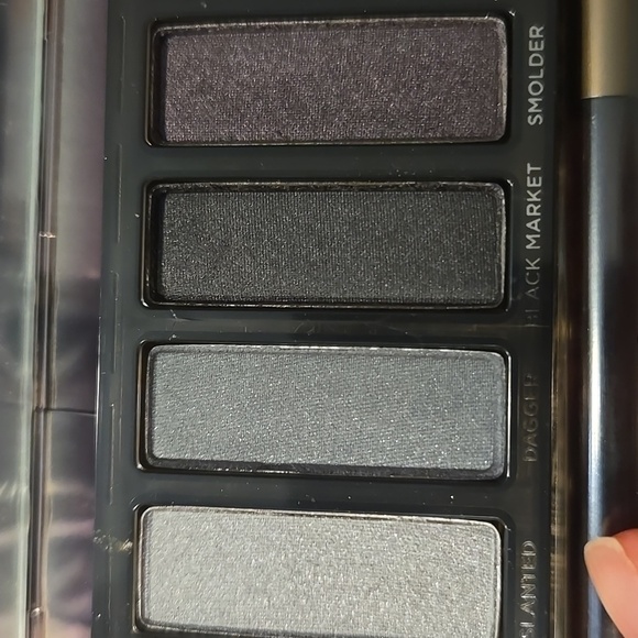 Urban Decay Naked Discontinued Eye Palette-New In Box - Picture 9 of 11